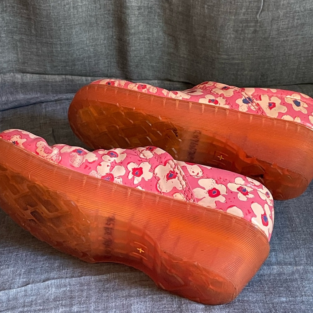 **VERY RARE FIND** Dr. Martens Pink Floral Slip-Ons Mules Women 9 - Picture 2 of 4